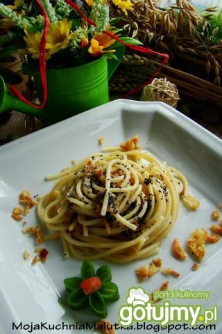 Przepis  spaghetti z makiem i prażoną cebulką przepis