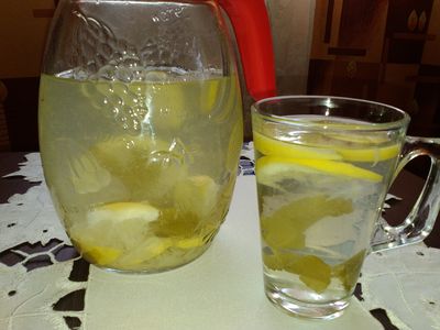 Woda z cytryną i miętą