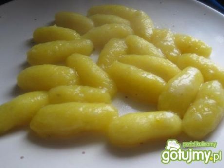 Przepis  żółte kluseczki kartoflane do sosów przepis
