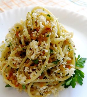 Spaghetti pangrattato  prosty przepis i składniki