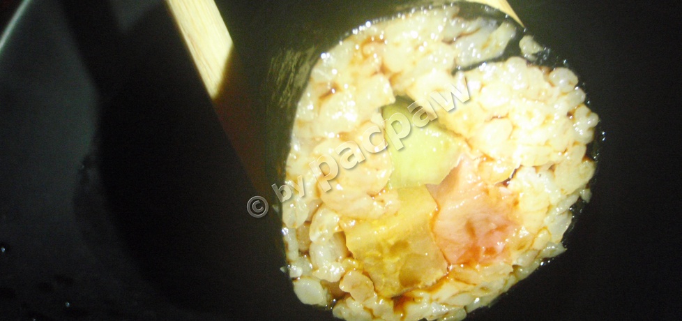 Sushi z tuńczykiem, żółtą rzodkiew i ogórkiem (autor: pacpaw ...