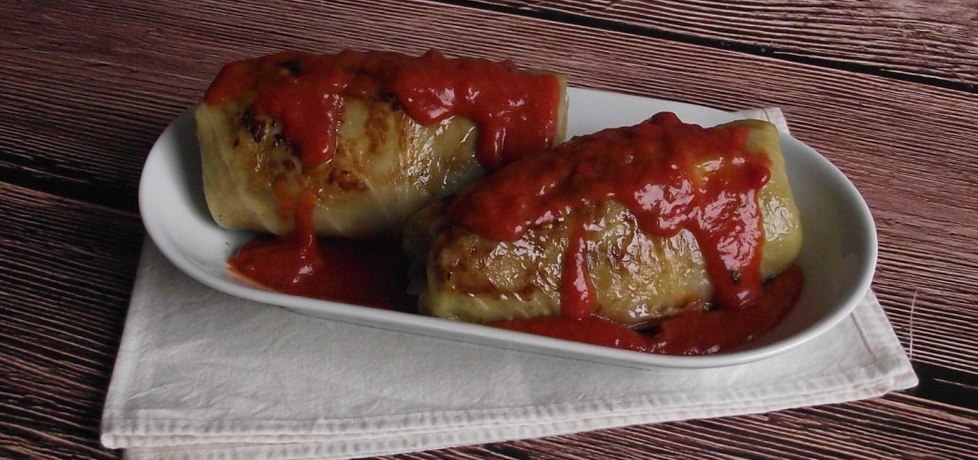 Pieczone gołąbki podane w sosie pomidorowym (autor: konczi ...
