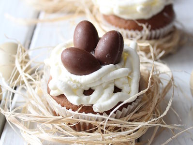 Wielkanocne muffinki czekoladowe z bananami