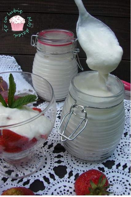 Napoje mleczne: domowy jogurt naturalny