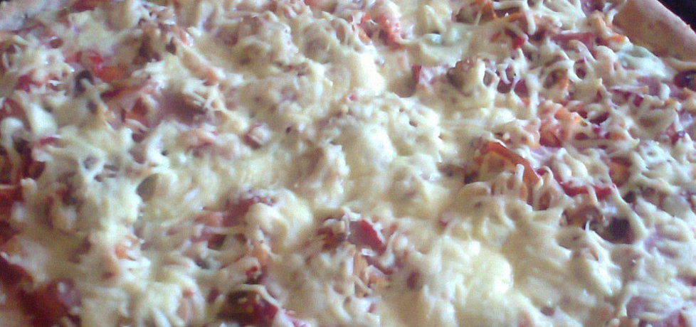 Pizza z szynką i sałatką pieczarkową smak (autor: jolantaps ...