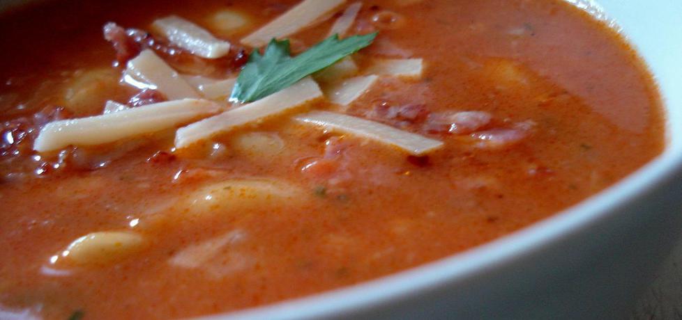 Szybka zupa fasolowa z pomidorami, boczkiem i serem (autor ...