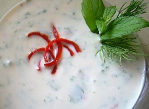 Sos jogurtowy z ziołami i chili  prosty przepis i składniki