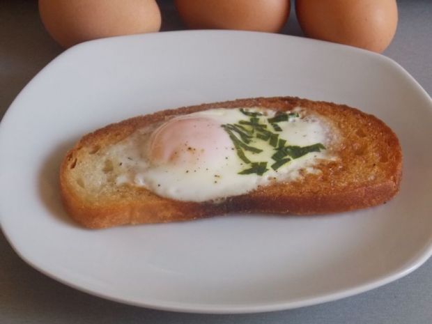 Jajko w chlebie (jaja)