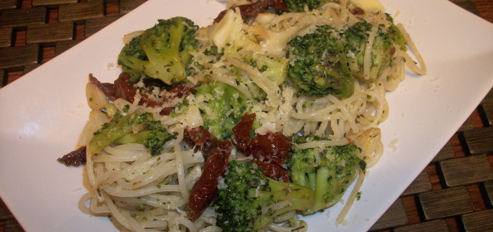 Spaghetti z brokułami i suszonymi pomidorami wg zub3r'a (autor ...