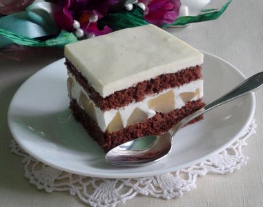 Ciasto gruszkowe z białą polewą