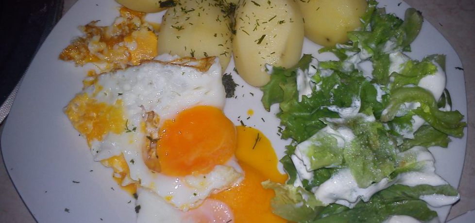 Młode ziemniaki z jajkiem (autor: eeee)