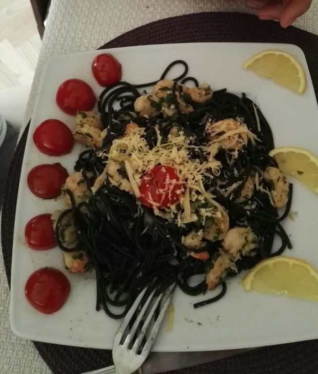 Przepis  czarne spaghetti z krewetkami przepis