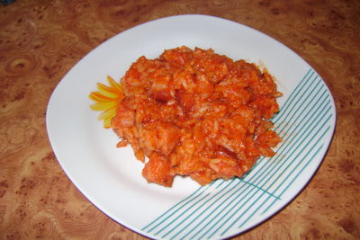 Pomidorowy ryż z kiełbasą.