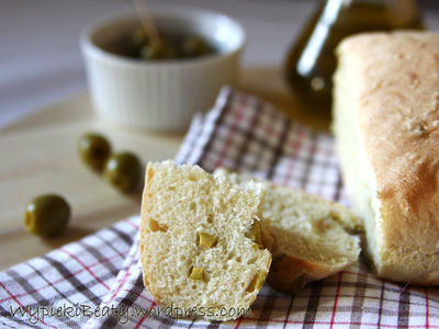 Chlebek ciabatta z oliwkami