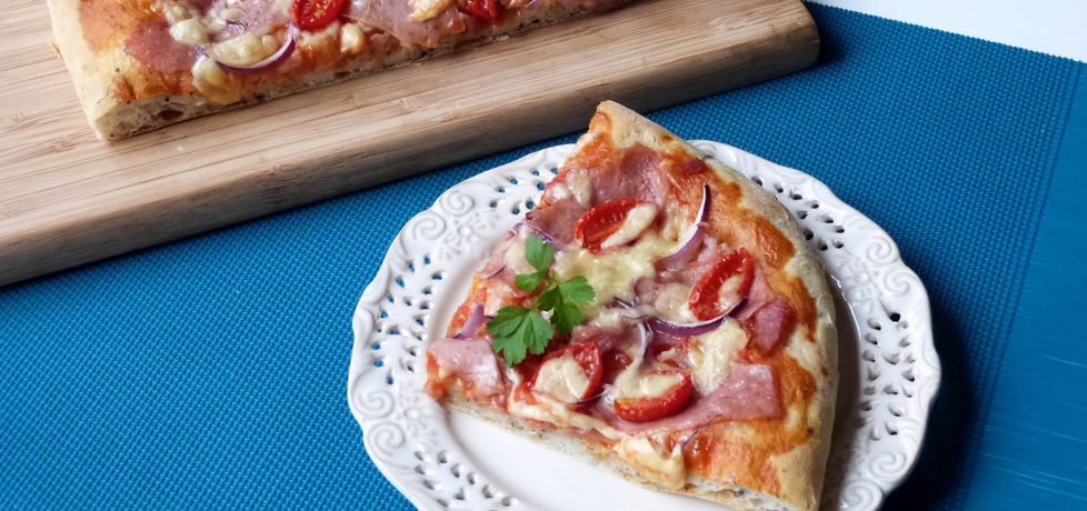 Pizza z ziołami i suszoną cebulą (autor: renatazet)