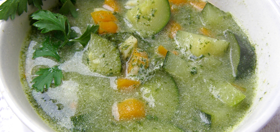 Zupa zielono mi:szpinak,cukinia, warzywa, czosnek, masło.. (autor ...