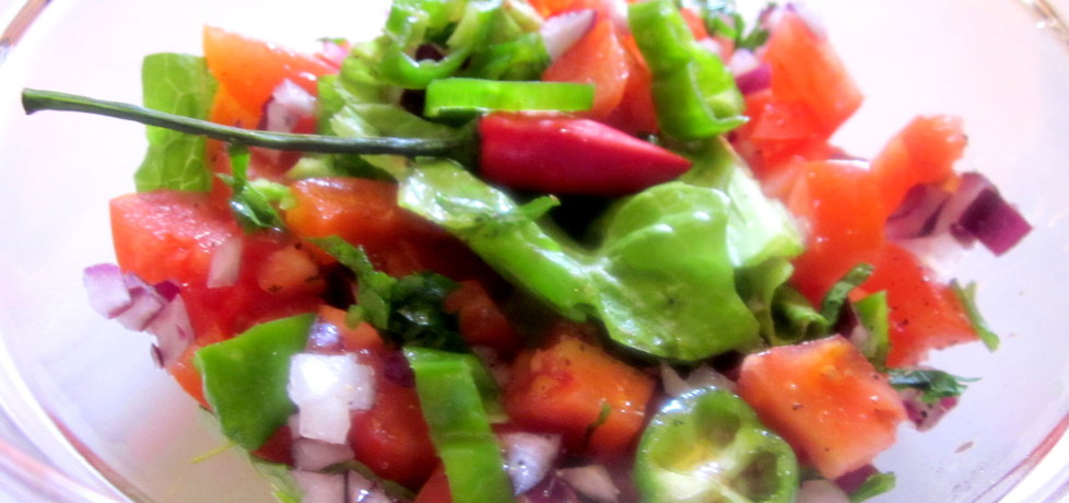 Sałatka z zielonej papryki,pomidora i czerwonej cebuli (autor: cris04 ...