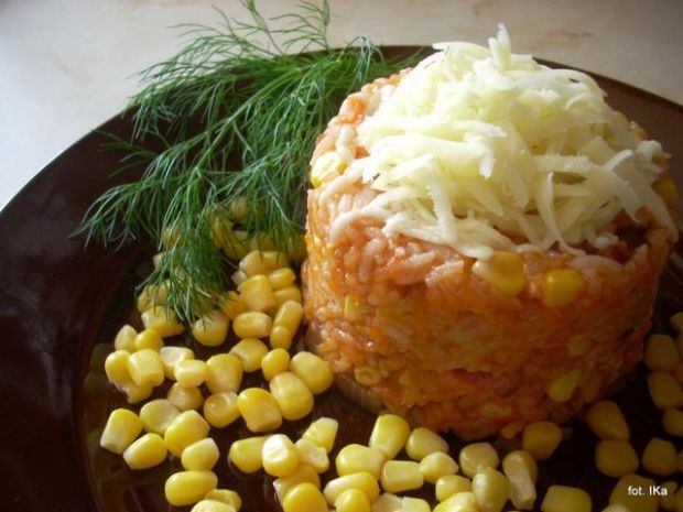 Przepis  ryż pomidorowy z kukurydzą i serem przepis