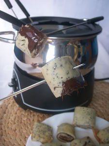 Naleśnikowe ślimaczki makowe z masą w czekoladowym fondue ...