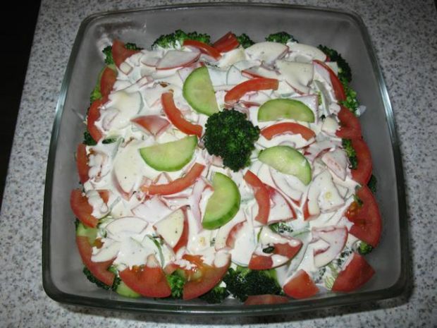 Przepis  sałatka z brokułem i pomidorem przepis