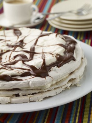 Tort bezowo-czekoladowy  prosty przepis i składniki