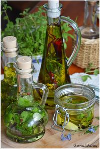 Aromatyzowane oliwy (tymiankowa, bazyliowa, czosnkowa, chilli z ...