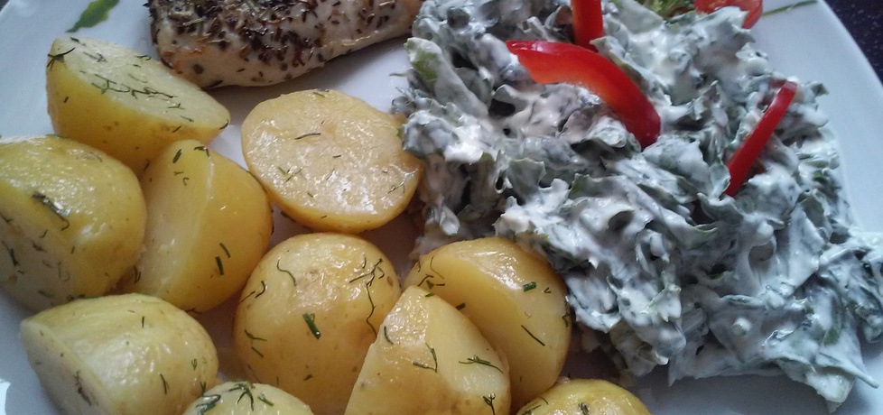 Pierś z kurczaka w ziołach , ziemniakami i sałatą . (autor: basiek102 ...
