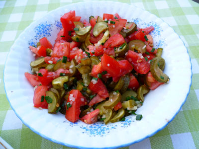 Sałatka z ogórków małosolnych i pomidora