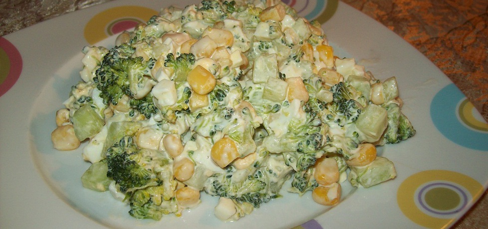 Sałatka z brokułami i kukurydzą (autor: szarrikka)
