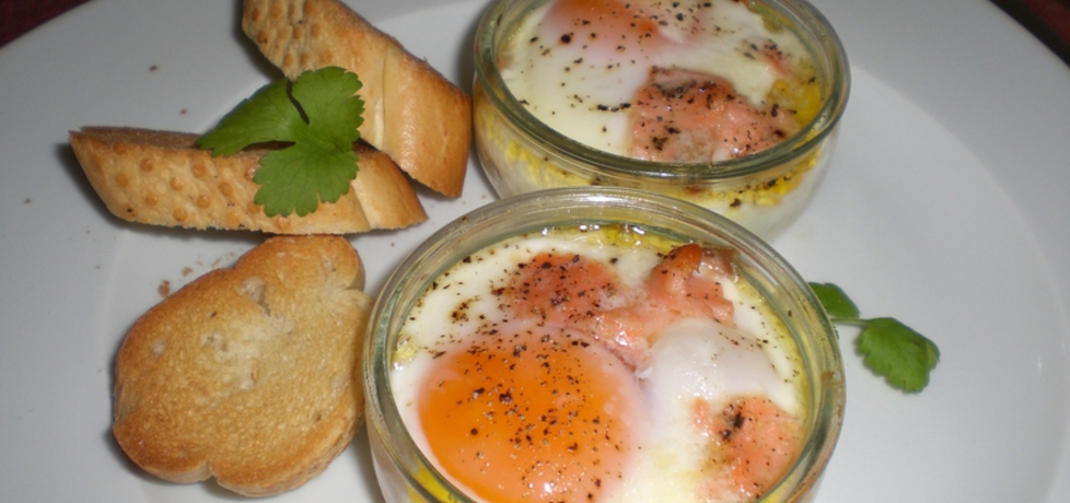 Kokilki z wędzonym łososiem i jajkiem (autor: malinywkuchni ...