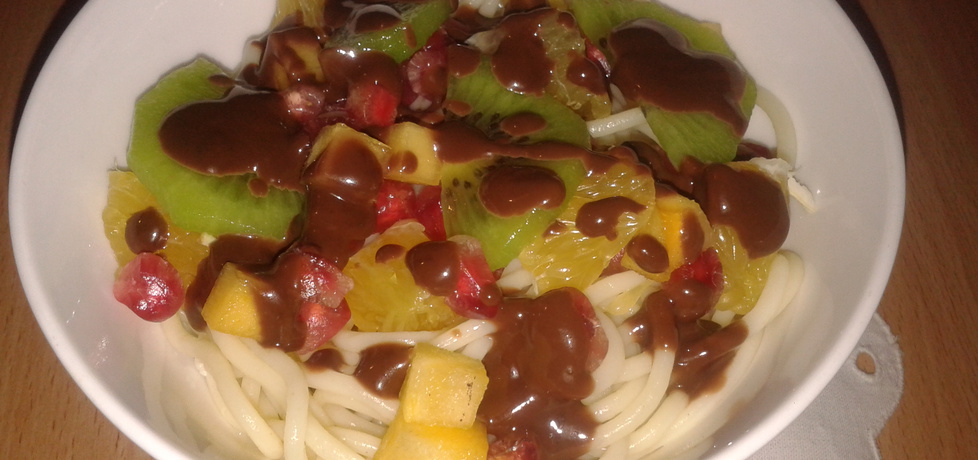 Spaghetti z owocami i sosem czekoladowym (autor: jola91 ...
