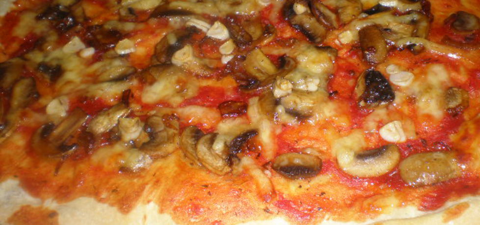 Pizza z serem i pieczarkami (autor: ilonaalbertos)