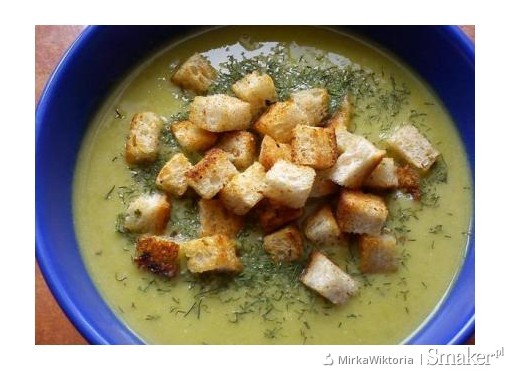 Zupa krem z zielonego groszku z grzankami