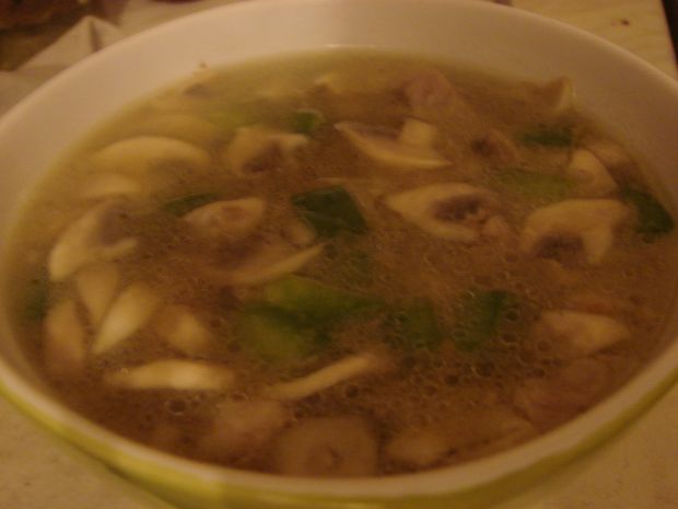 Przepis  zupa z karczkiem i zieloną papryką przepis