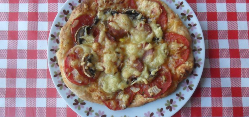 Pizza z pomidorami i kiełbasą (autor: ikrakowianka ...