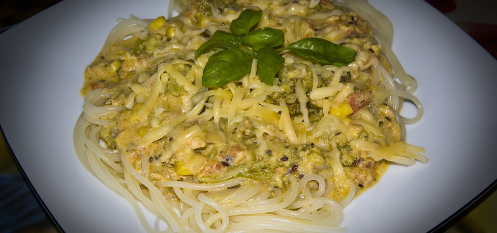 Jasne spaghetti z brokułami i kurczakiem (autor: agata