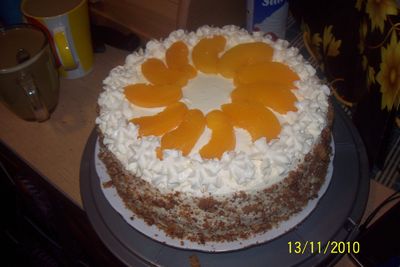 Tort urodzinowy z serkiem mascarpone i brzoskwiniami ...
