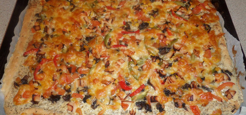 Pizza ze śmietanowo czosnkowym sosem (autor: justyna92 ...