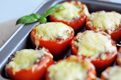 Pomidory faszerowane mięsem mielonym i serem