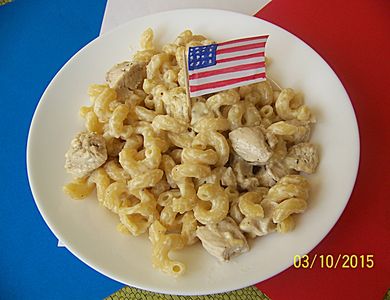 Amerykański makaron z serem i kurczakiem