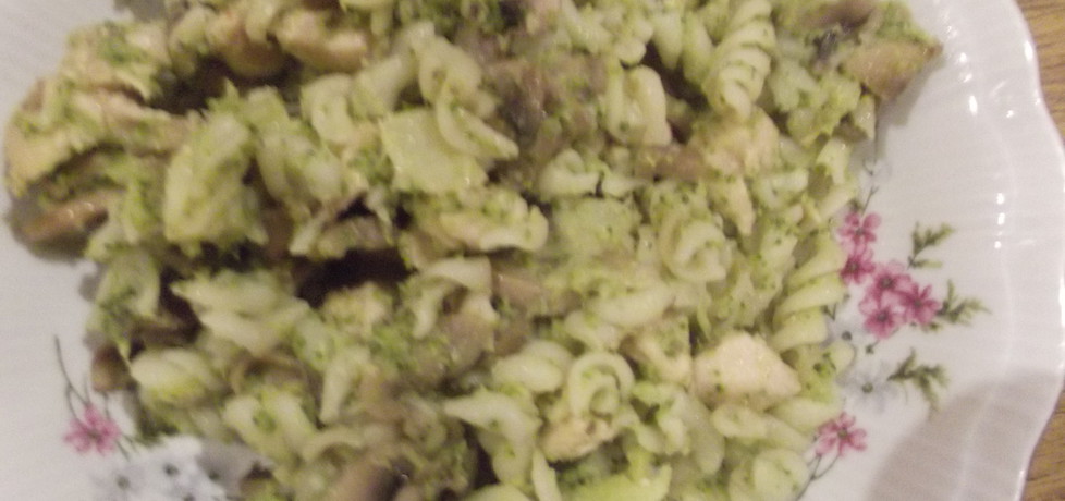 Makaron z brokułem i kurczakiem (autor: kajka12)
