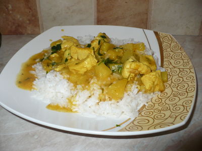 Kurczak w curry z ananasem