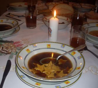 Wigilijna zupa grzybowa z gwiazdkami