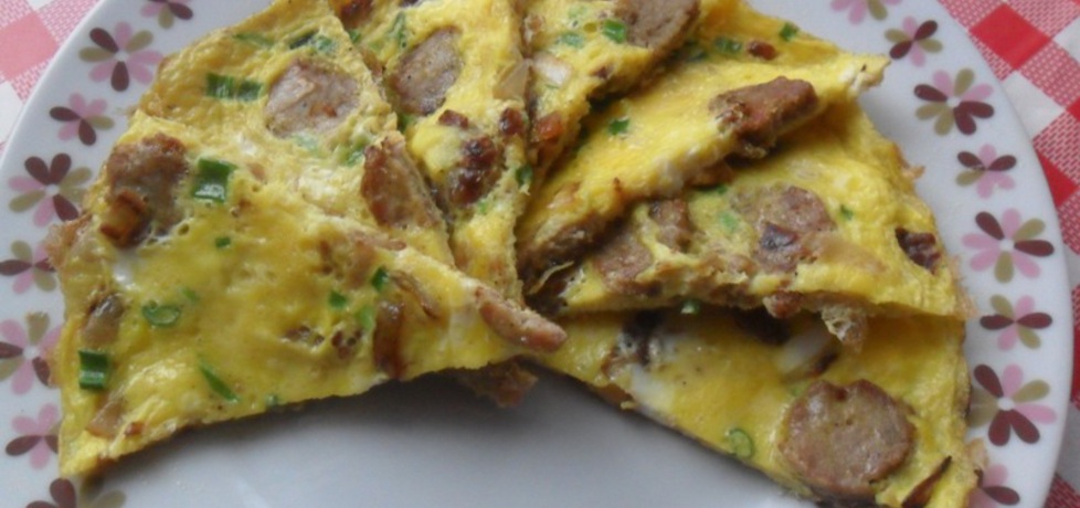 Omlet z kiełbasą i cebulą na boczku (autor: ikrakowianka ...