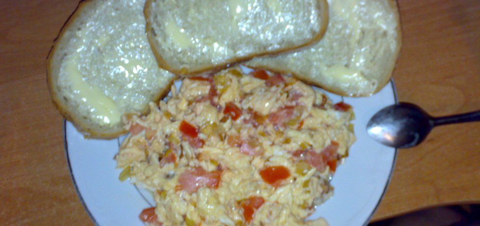 Jajecznica z cebulą i pomidorem (autor: ewa99)