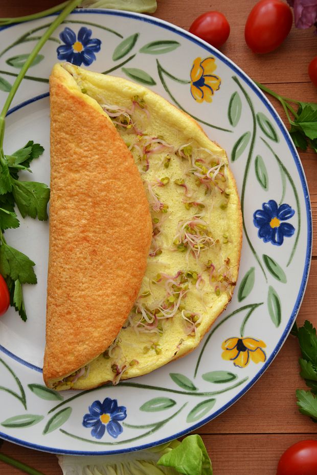 Przepis  wiosenny omlet z kiełkami przepis