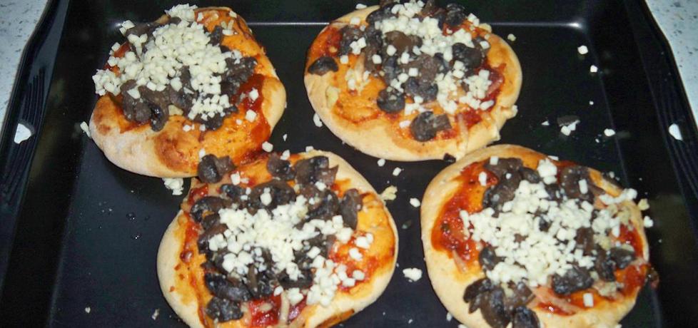 Pizza z pieczarkami i serem mozarella (autor: mariola21 ...