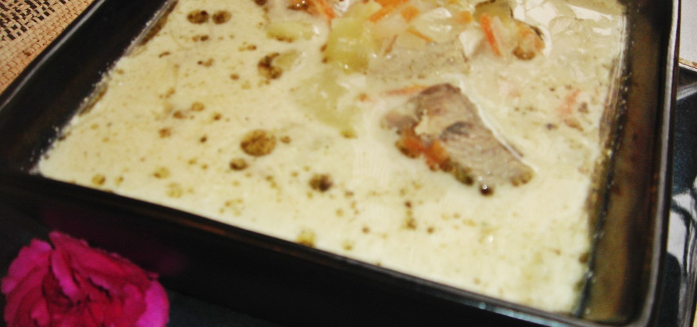 Kremowa zupa ziemniaczana z mięsem i smażoną cebulką (autor ...
