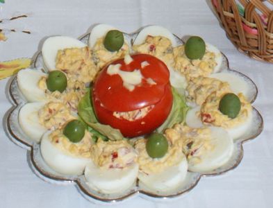 Faszerowane jajeczka z pomidorkiem