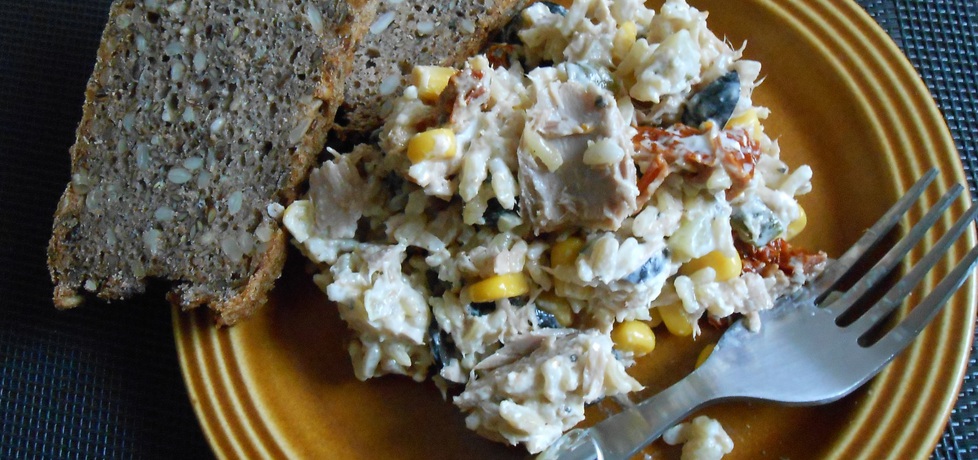 Sałatka z tuńczykiem i brązowym ryżem (autor: kasienka23 ...